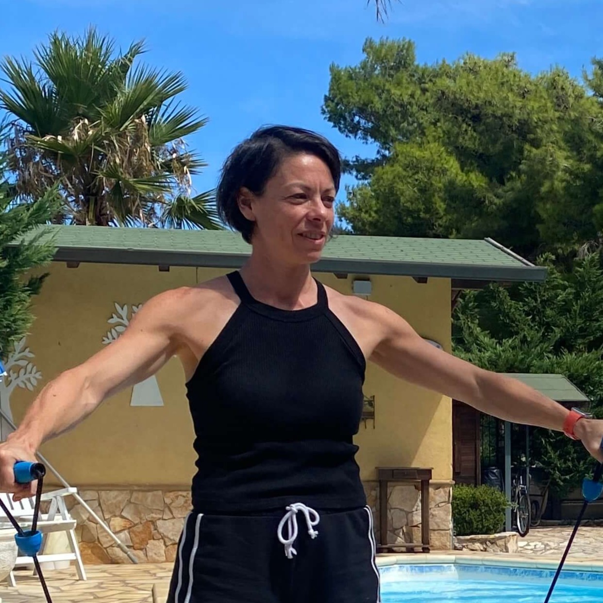 Rosalia coaching with resistance band